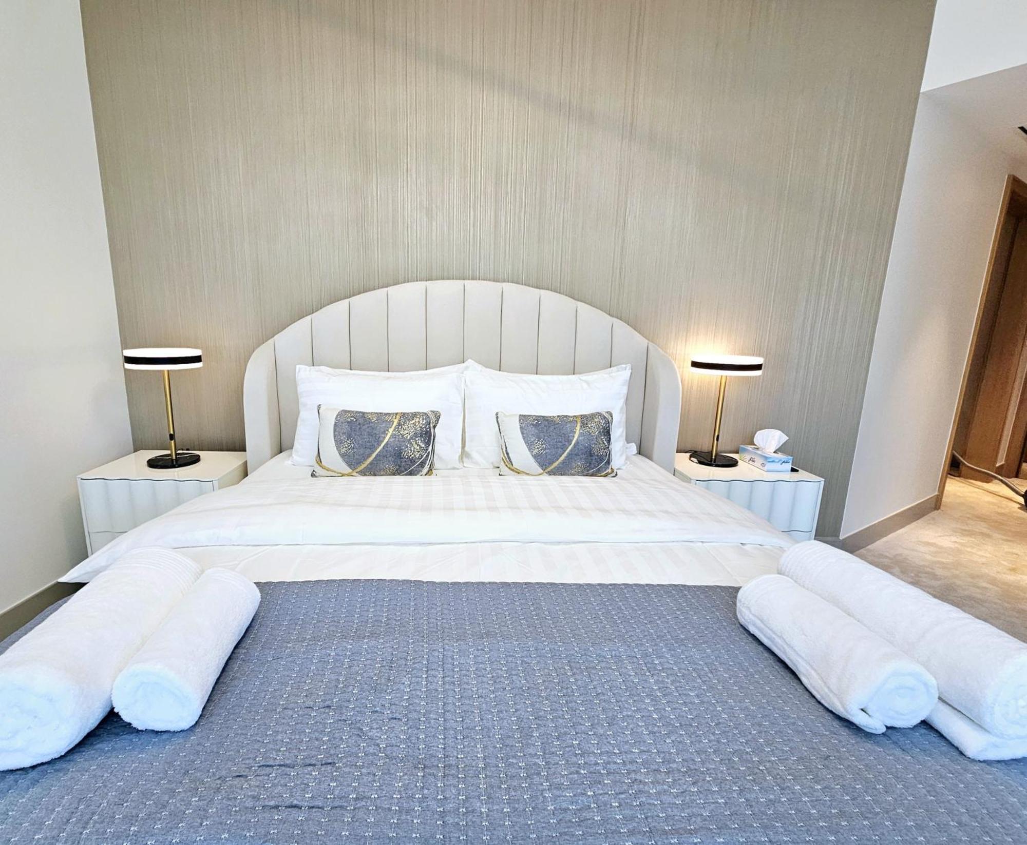 Sunrise Homes - Lavish 2 Bedrooms With Fountain View! Apartamento