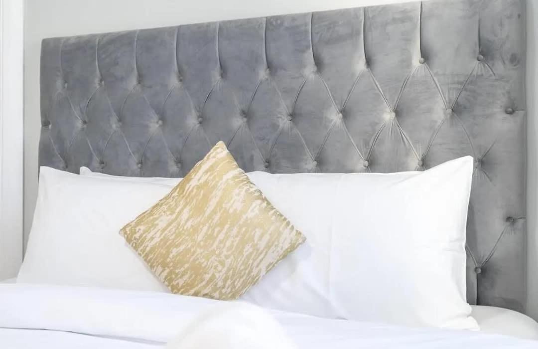 Daire Stunning 2 Bed Great Metro Access Dubai