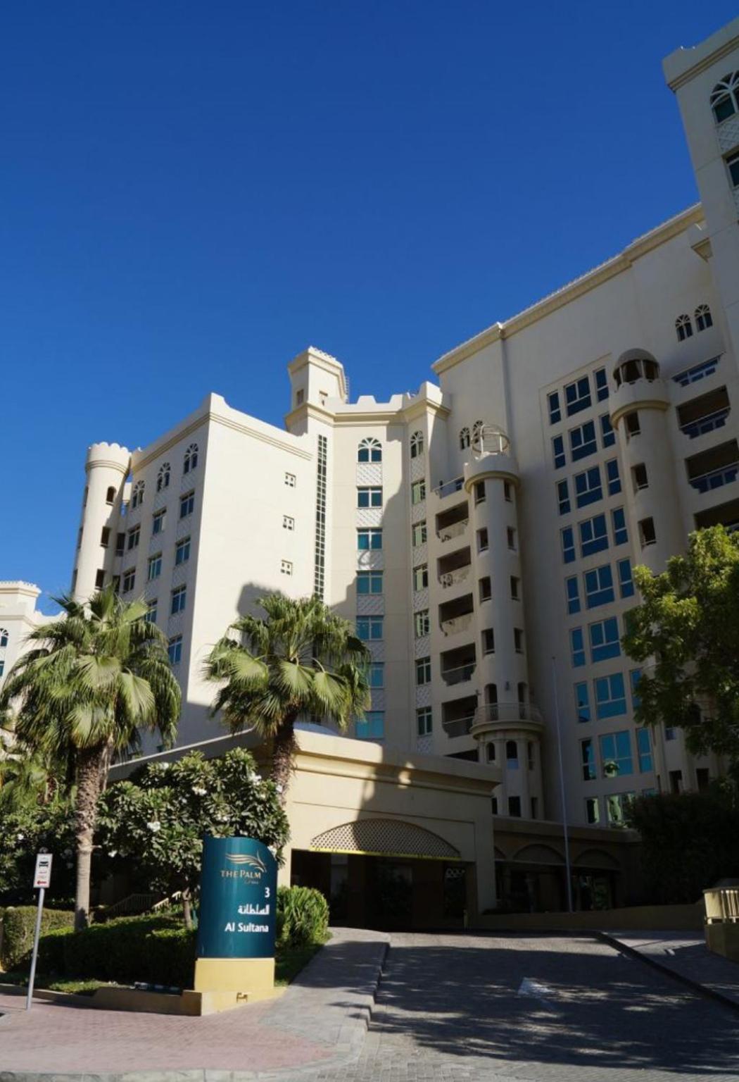 Shoreline Beachfront Apartment With Full Sea View And Pool Palm Jumeirah Dubai