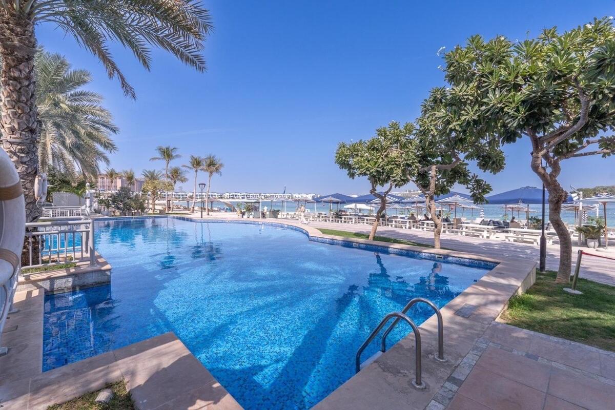 Shoreline Beachfront Apartment With Full Sea View And Pool Palm Jumeirah Apartment Dubai