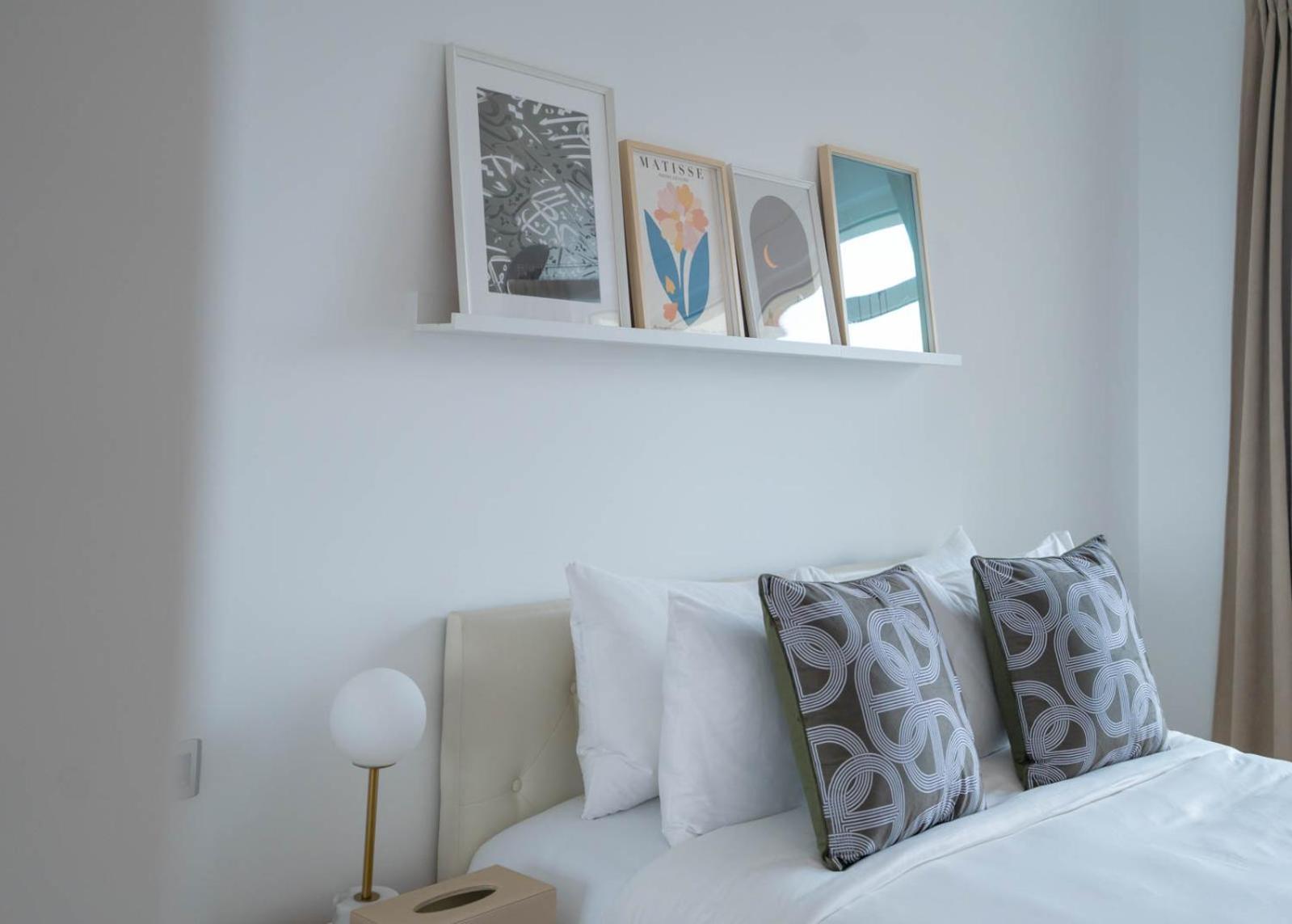 Shoreline Beachfront Apartment With Full Sea View And Pool Palm Jumeirah Dubai