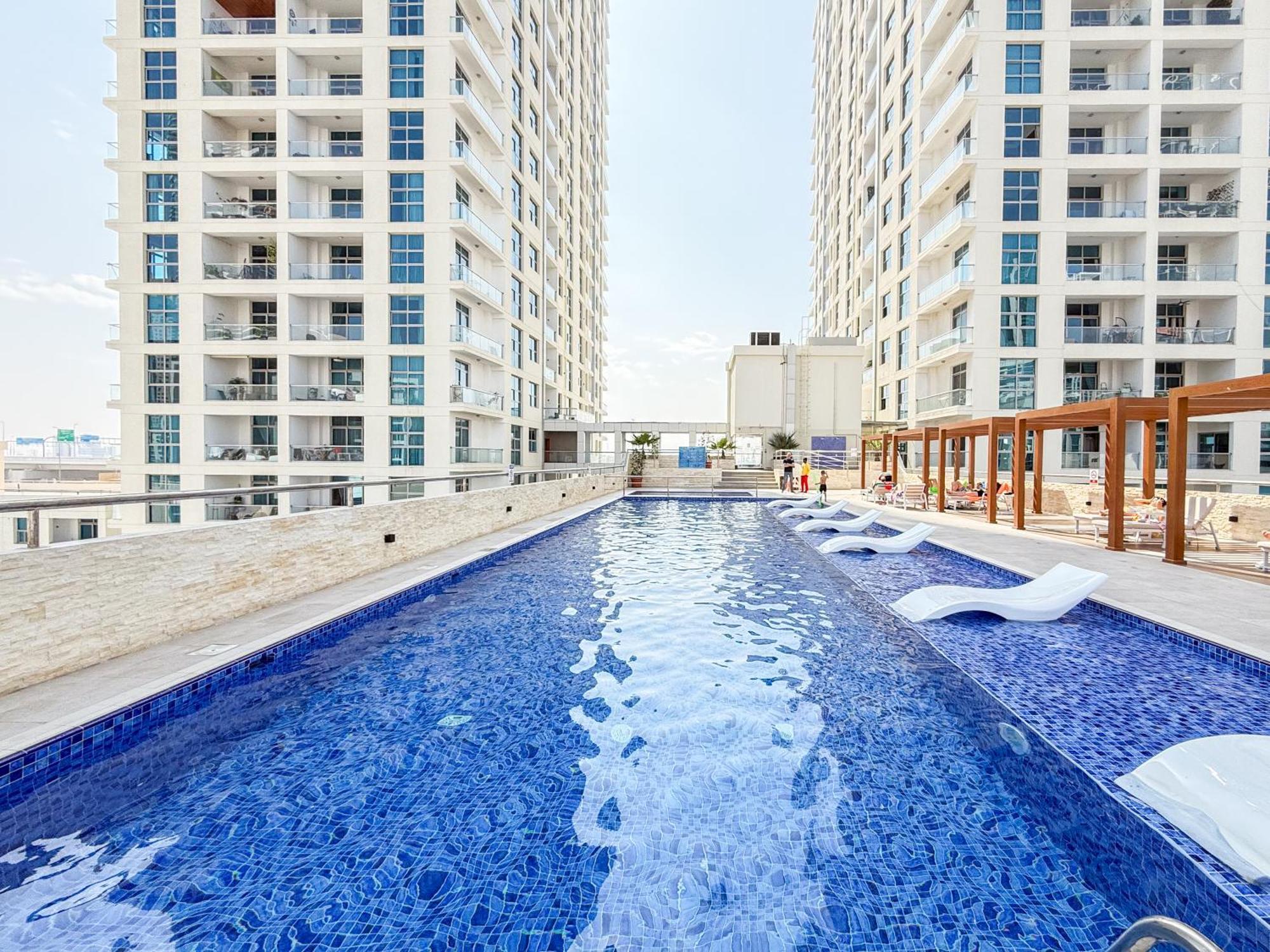 Marina View Haven - Luxurious 3-bedroom In Dec Towers Apartment *