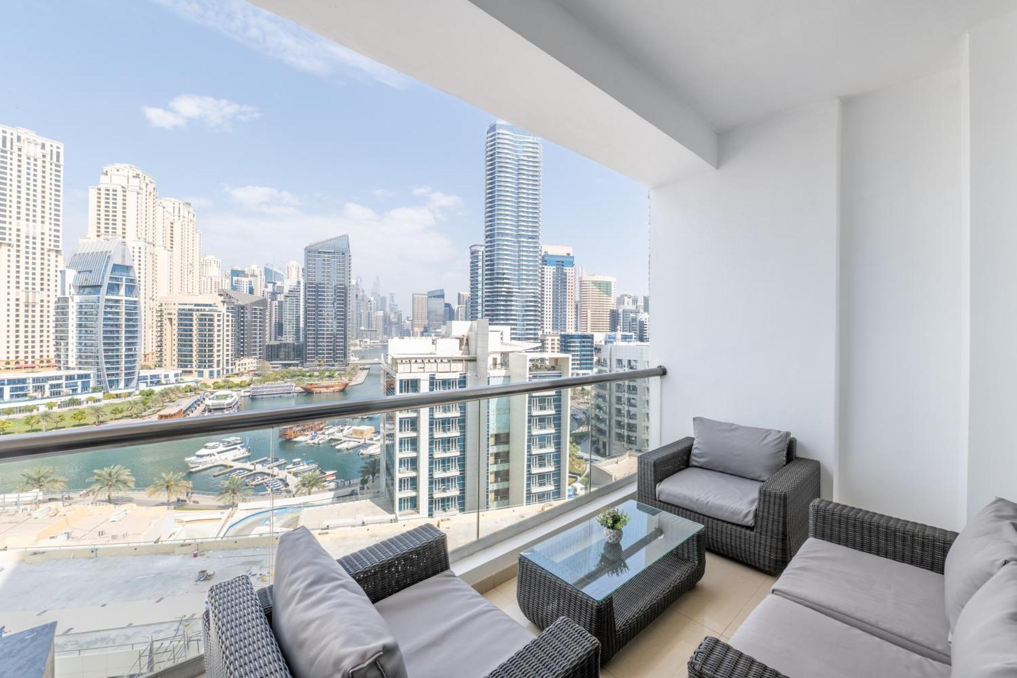Marina View Haven - Luxurious 3-bedroom In Dec Towers Apartment *