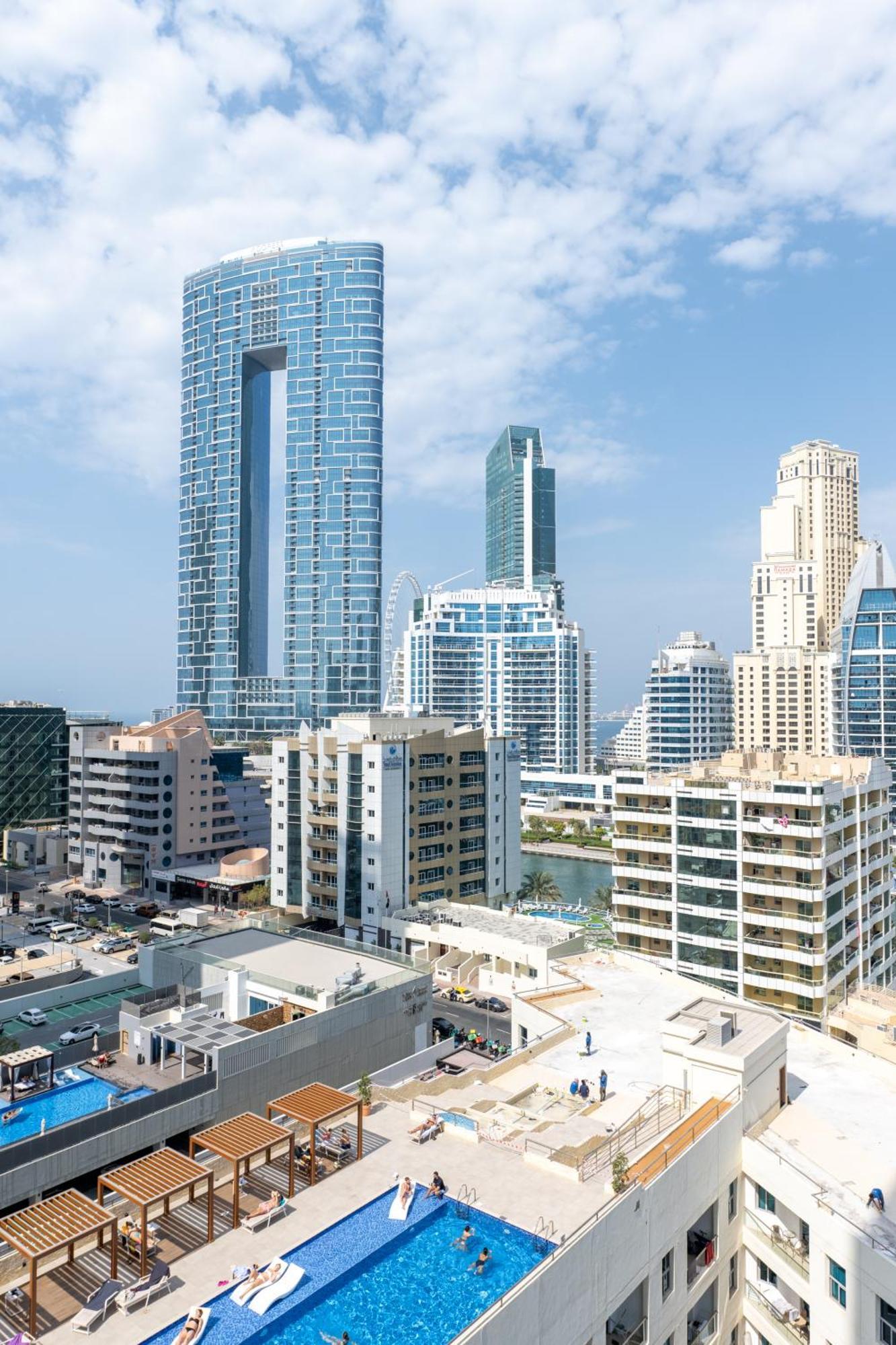 Marina View Haven - Luxurious 3-bedroom In Dec Towers Apartment *