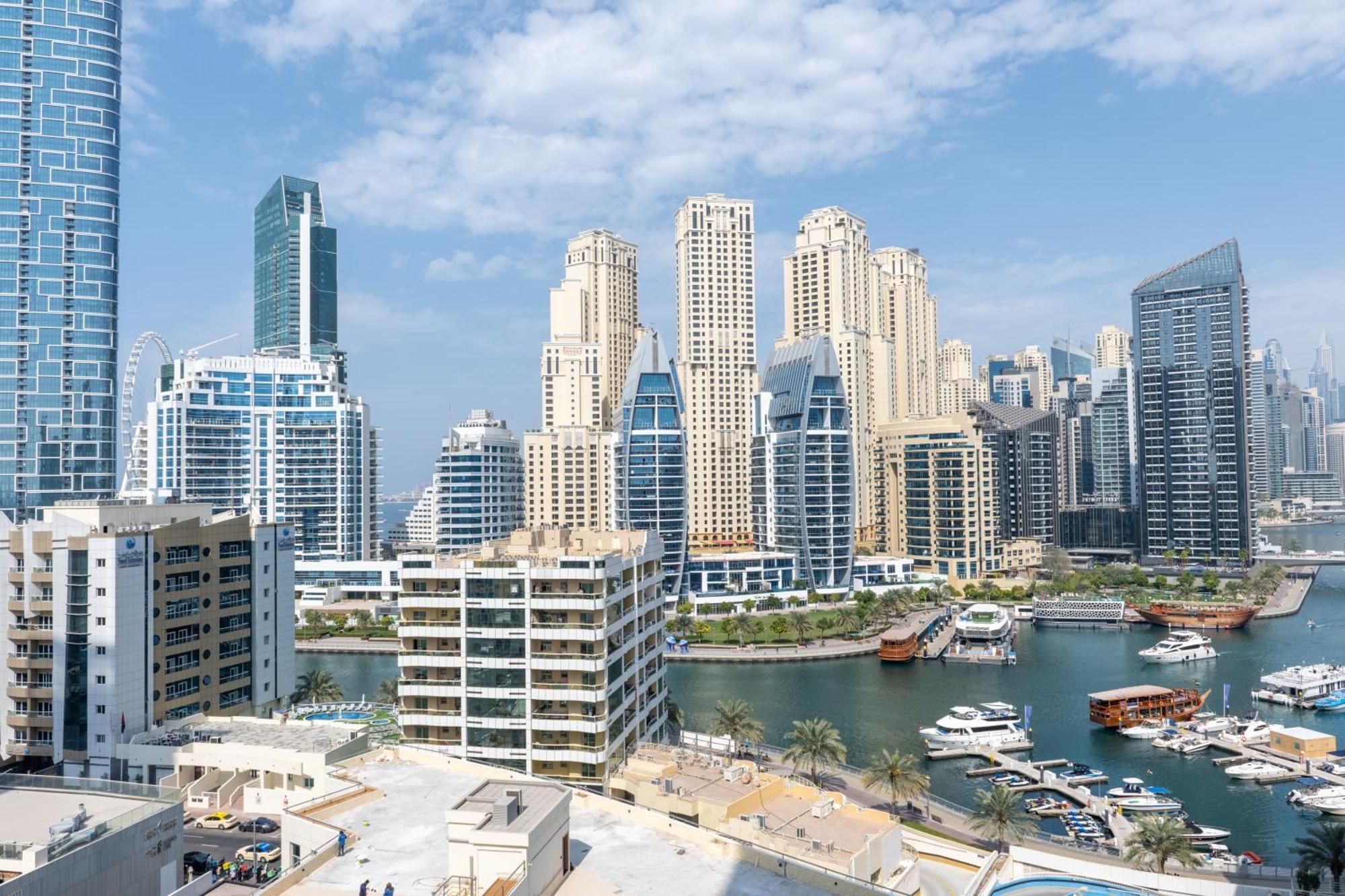 Marina View Haven - Luxurious 3-bedroom In Dec Towers Apartment