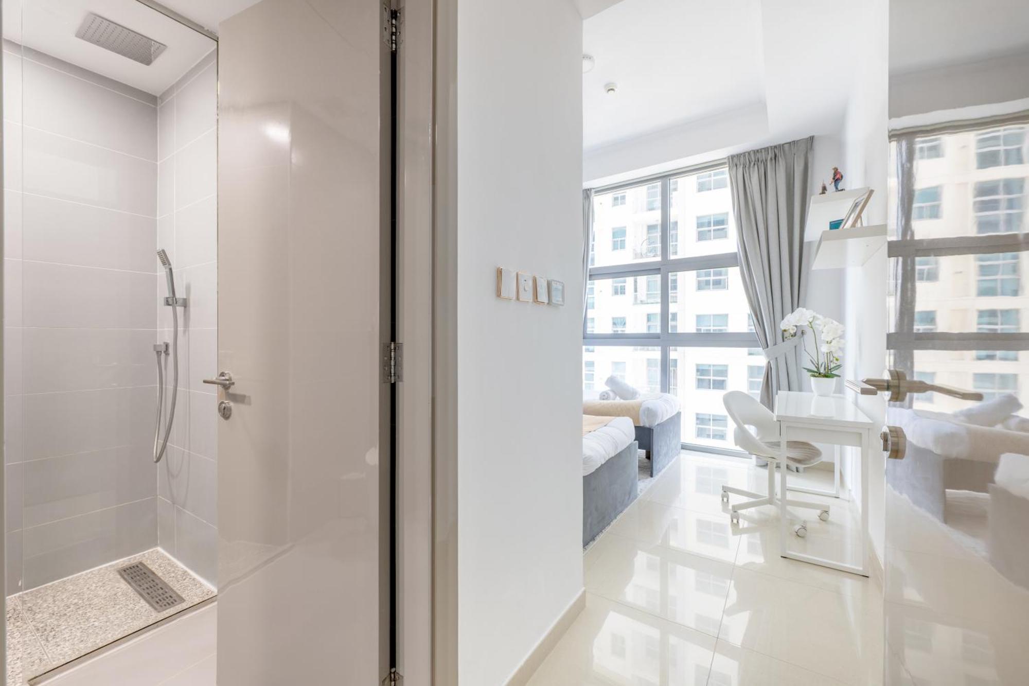 Marina View Haven - Luxurious 3-bedroom In Dec Towers Apartment Dubai