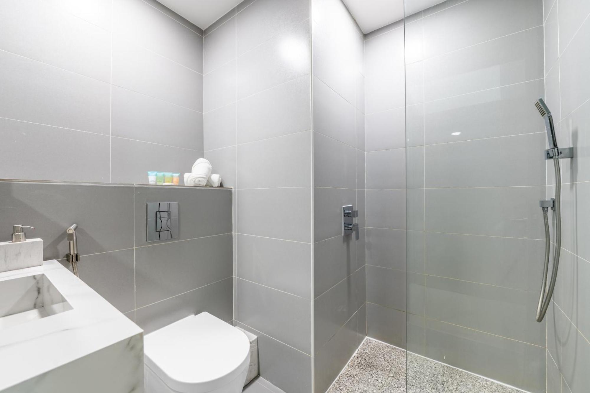 Marina View Haven - Luxurious 3-bedroom In Dec Towers *
