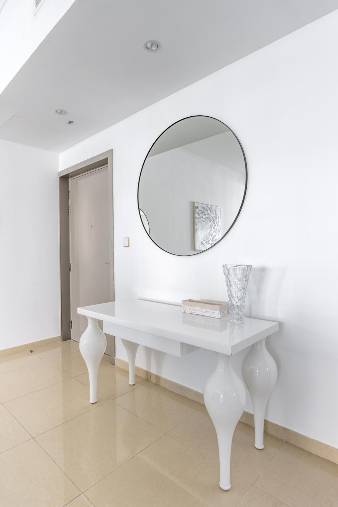 Marina View Haven - Luxurious 3-bedroom In Dec Towers Apartment