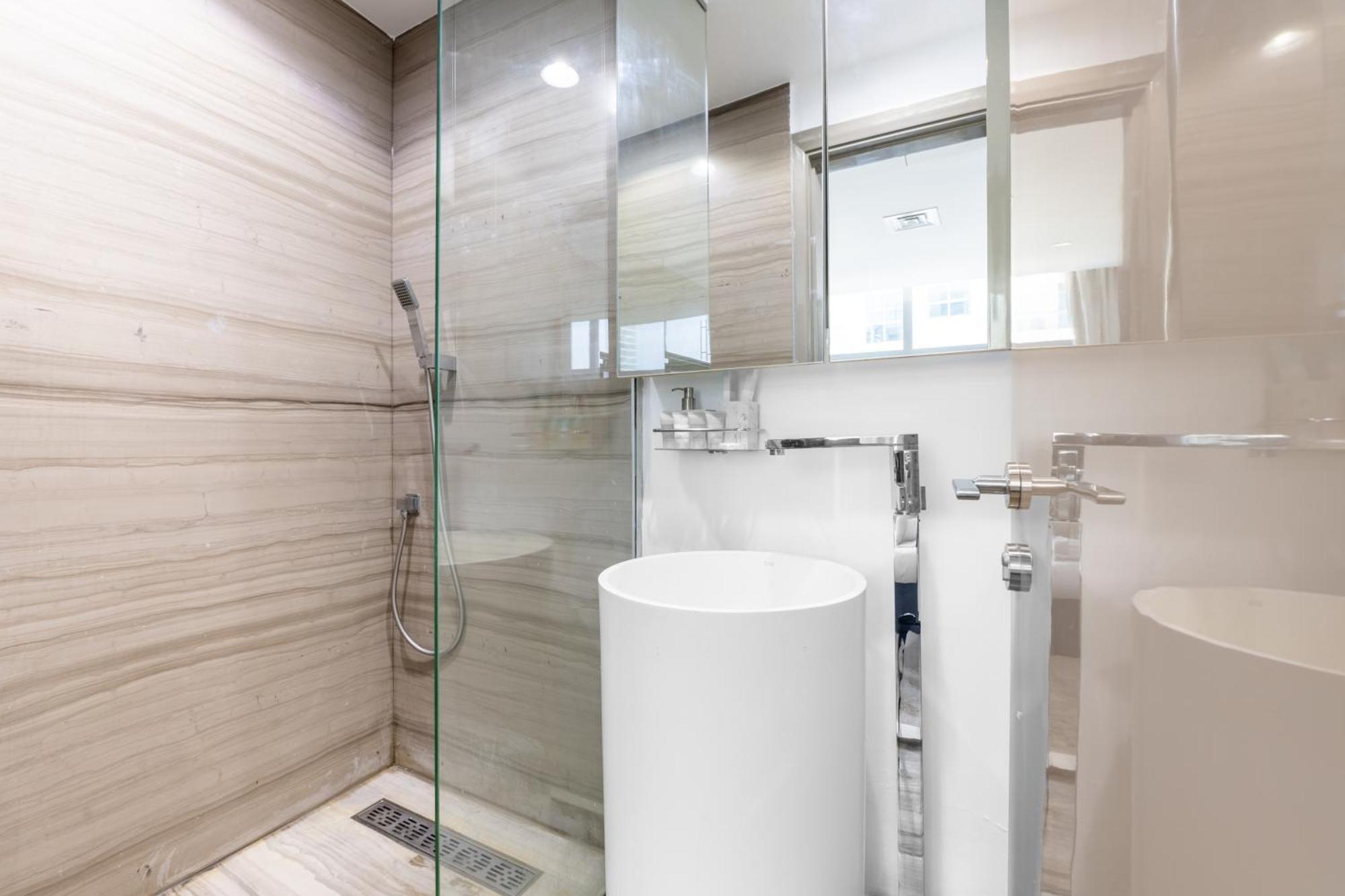 Marina View Haven - Luxurious 3-bedroom In Dec Towers Apartment *