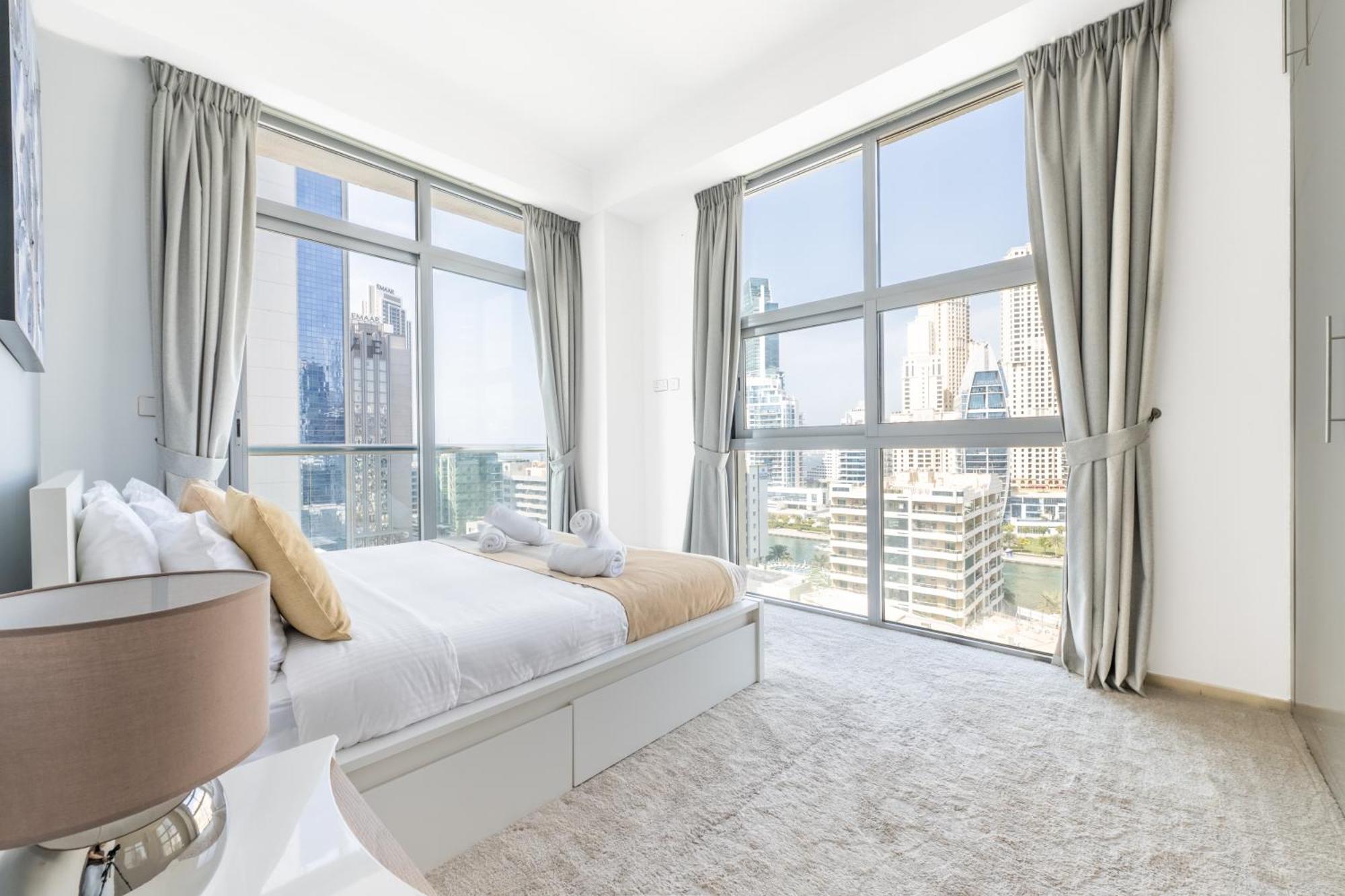 Marina View Haven - Luxurious 3-bedroom In Dec Towers Apartment