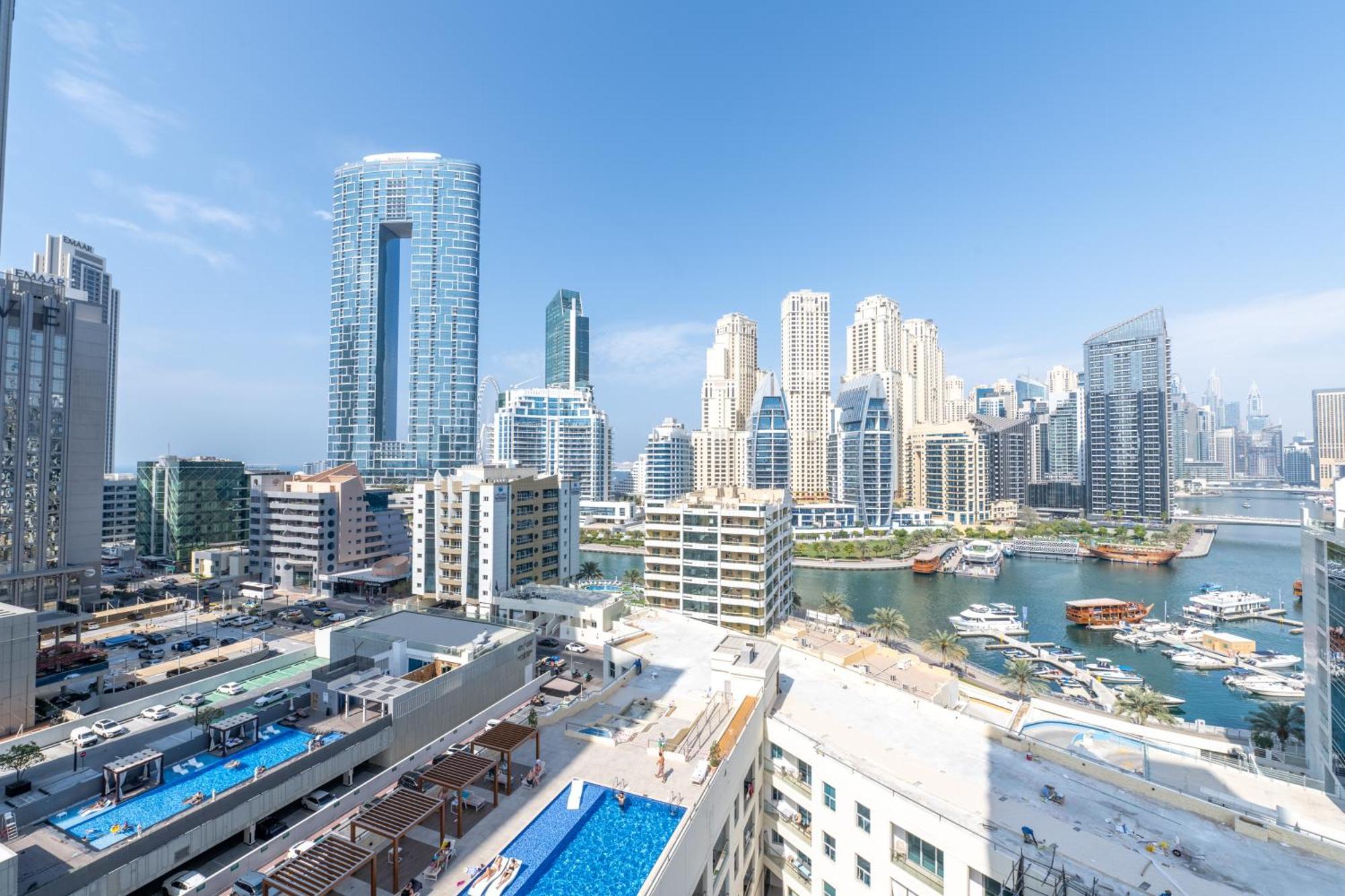 Marina View Haven - Luxurious 3-bedroom In Dec Towers Apartment *