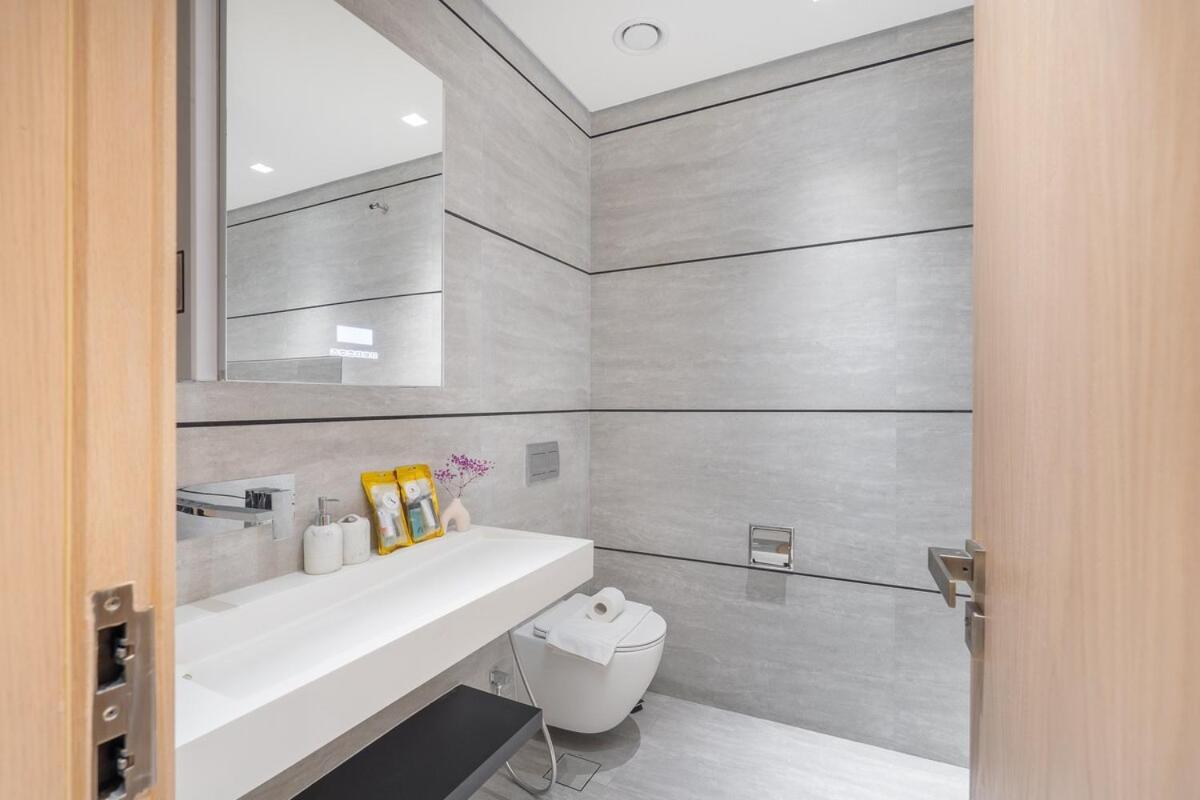 Elegant 1bhk By Czechin Luxe With Pool And Gym Apartment