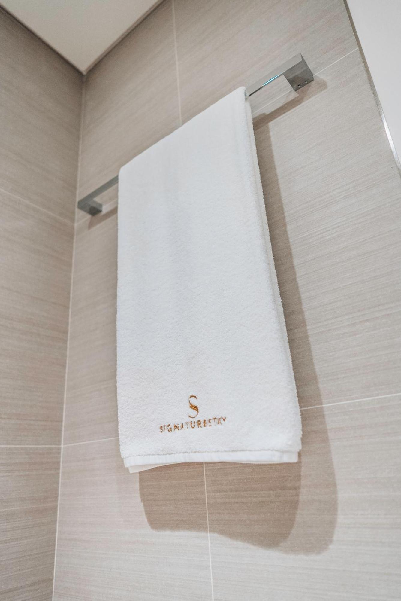 Daire Modern 1-bedroom In Downtown Near Mall & Burj Khalifa *