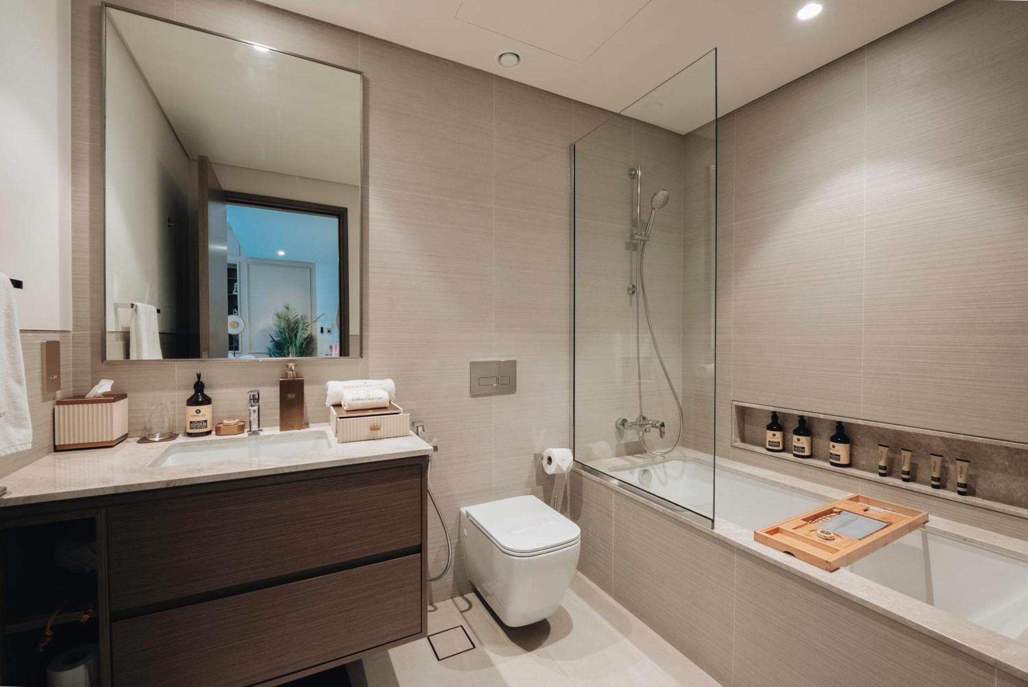 Daire Modern 1-bedroom In Downtown Near Mall & Burj Khalifa Dubai