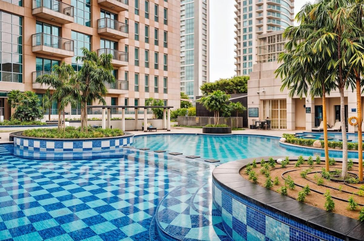 Downtown Boulevard Apartment