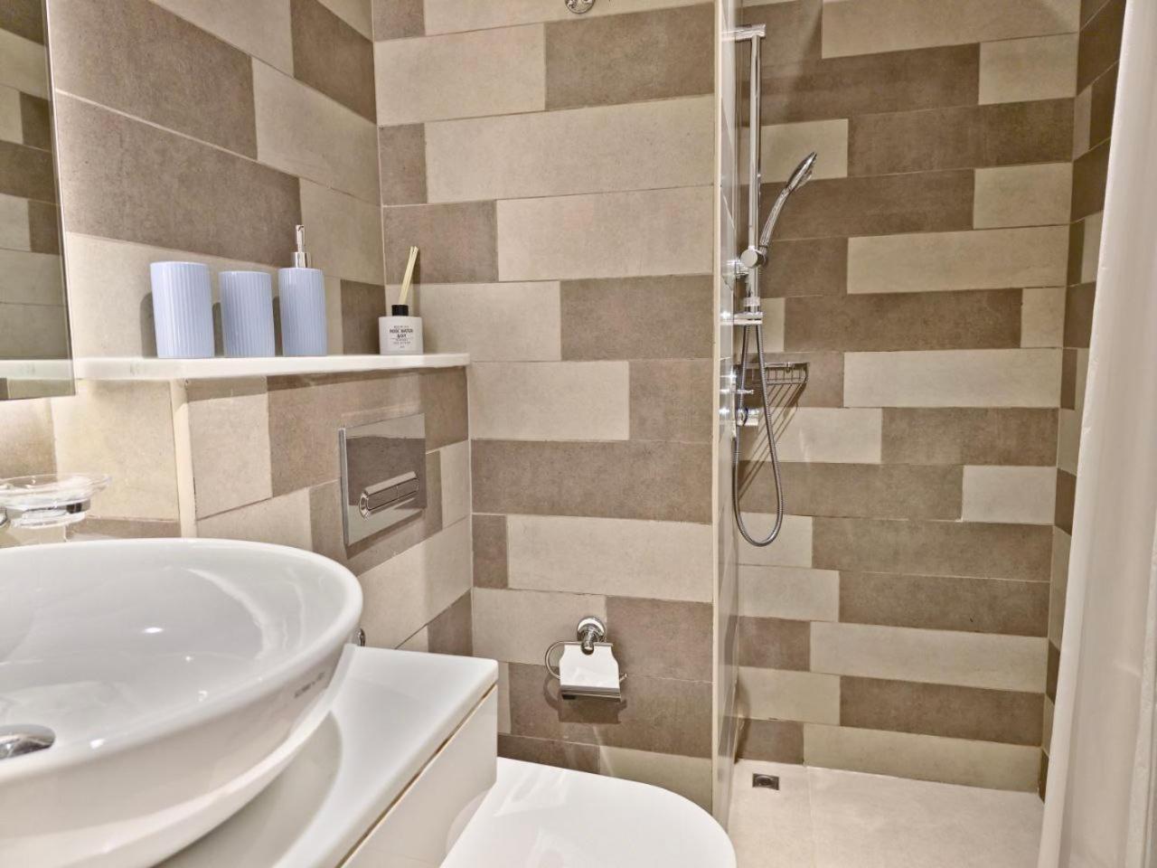 The Palm Hideaway Chic With Rooftop Vibes Managed By Sunnyhomes * Dubai