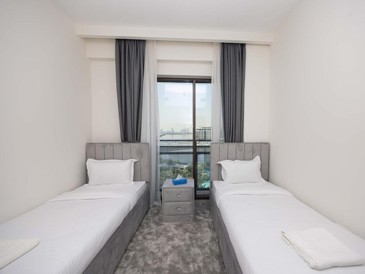 Beachfront Family Entire Unit In Ras Al-khor Apartment Dubai