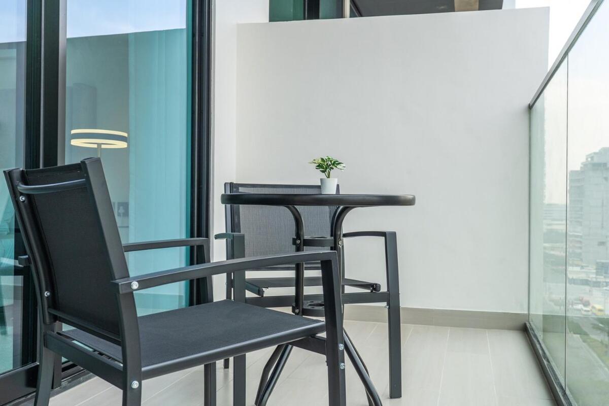 Stylish 1bhk By Czechin Pool & Gym Prime Jvc *