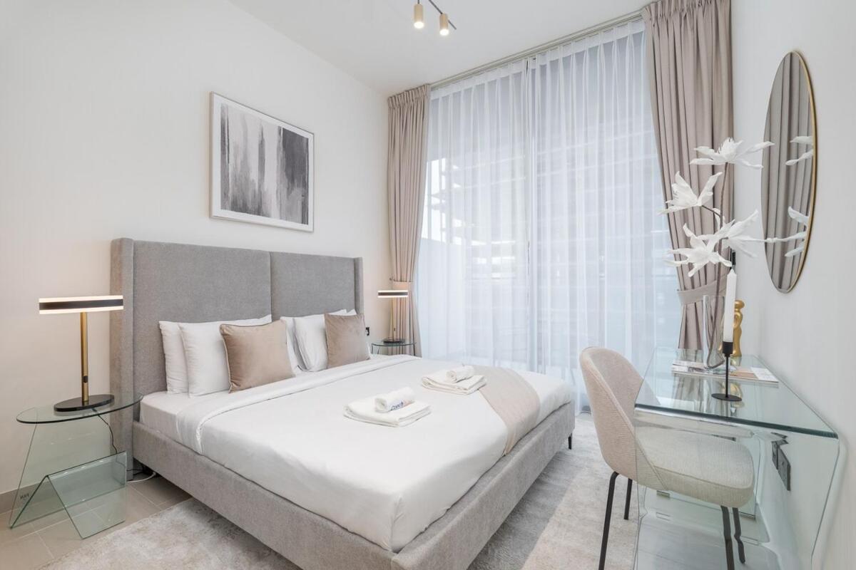 Stylish 1bhk By Czechin Pool & Gym Prime Jvc Apartment