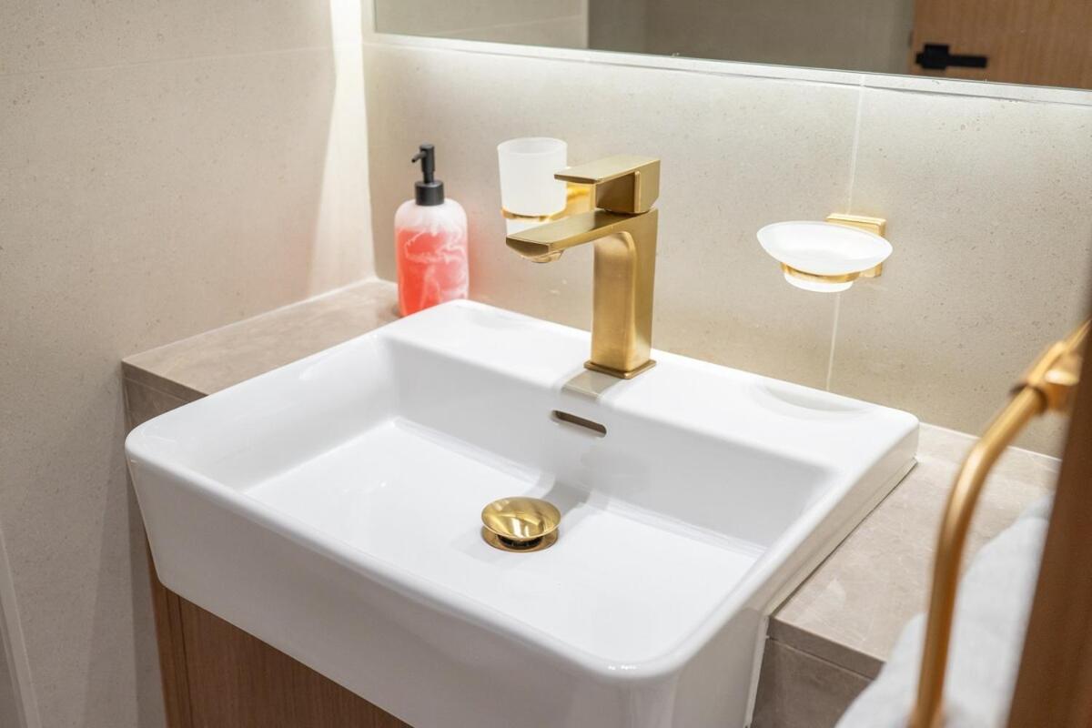 Apartment Stylish 1bhk By Czechin Pool & Gym Prime Jvc