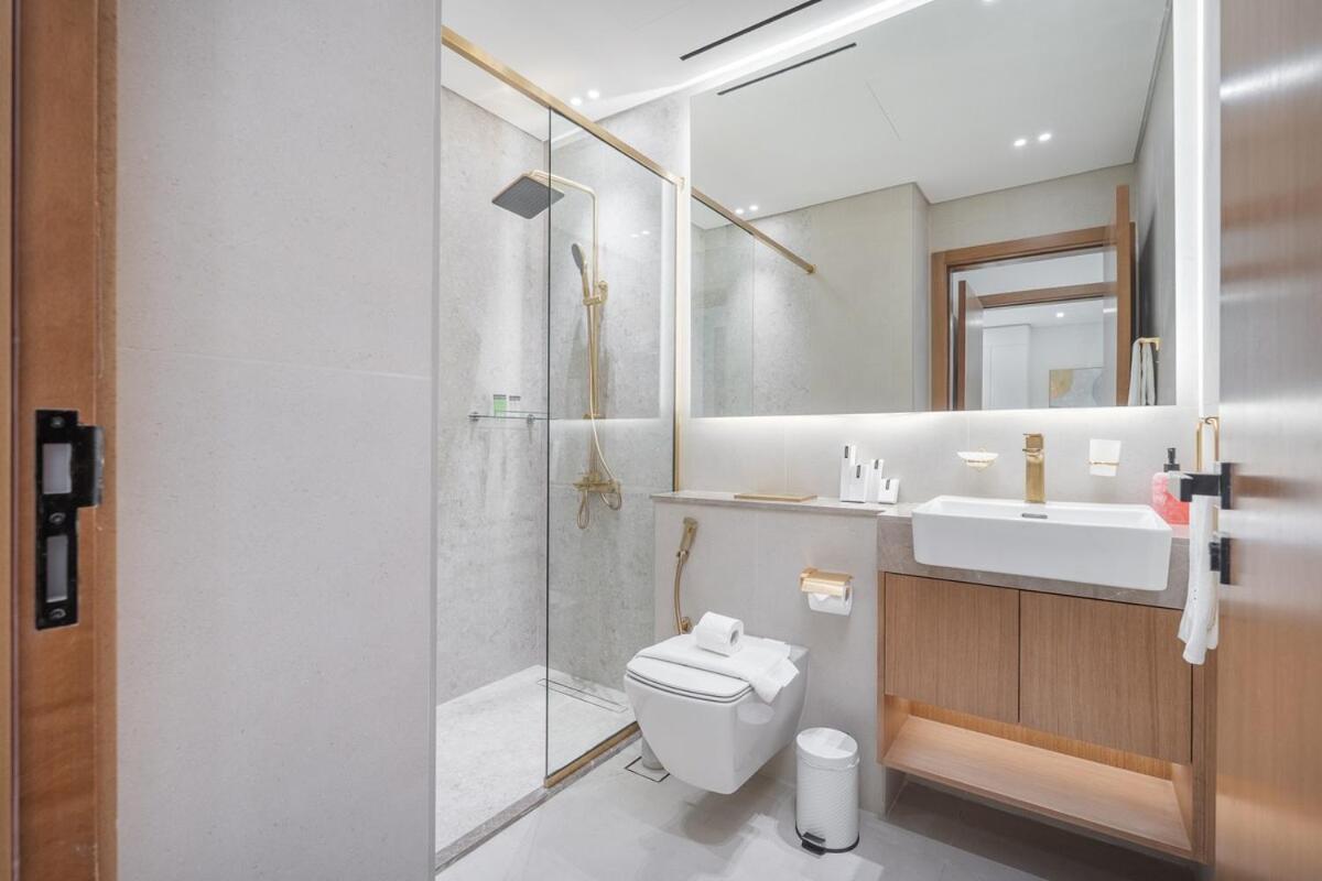 Stylish 1bhk By Czechin Pool & Gym Prime Jvc Apartment