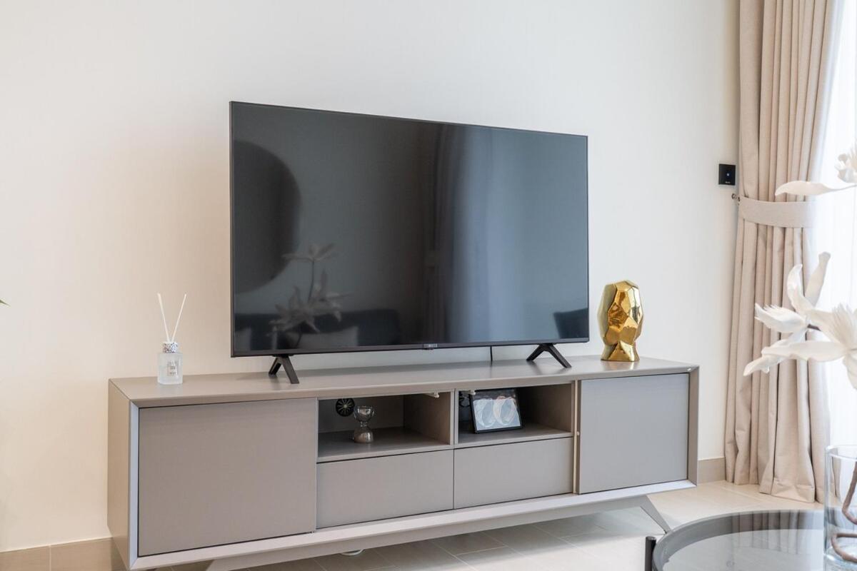Stylish 1bhk By Czechin Pool & Gym Prime Jvc Apartment