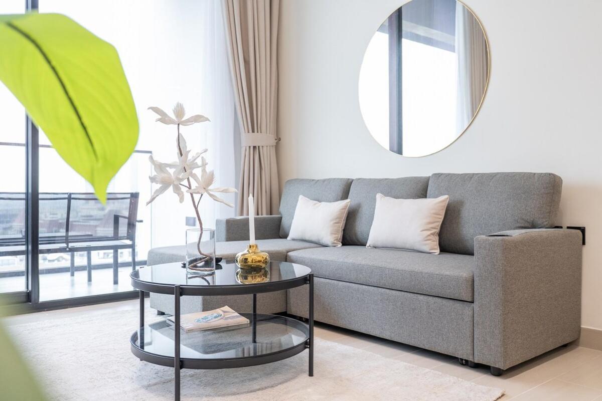Stylish 1bhk By Czechin Pool & Gym Prime Jvc Apartment
