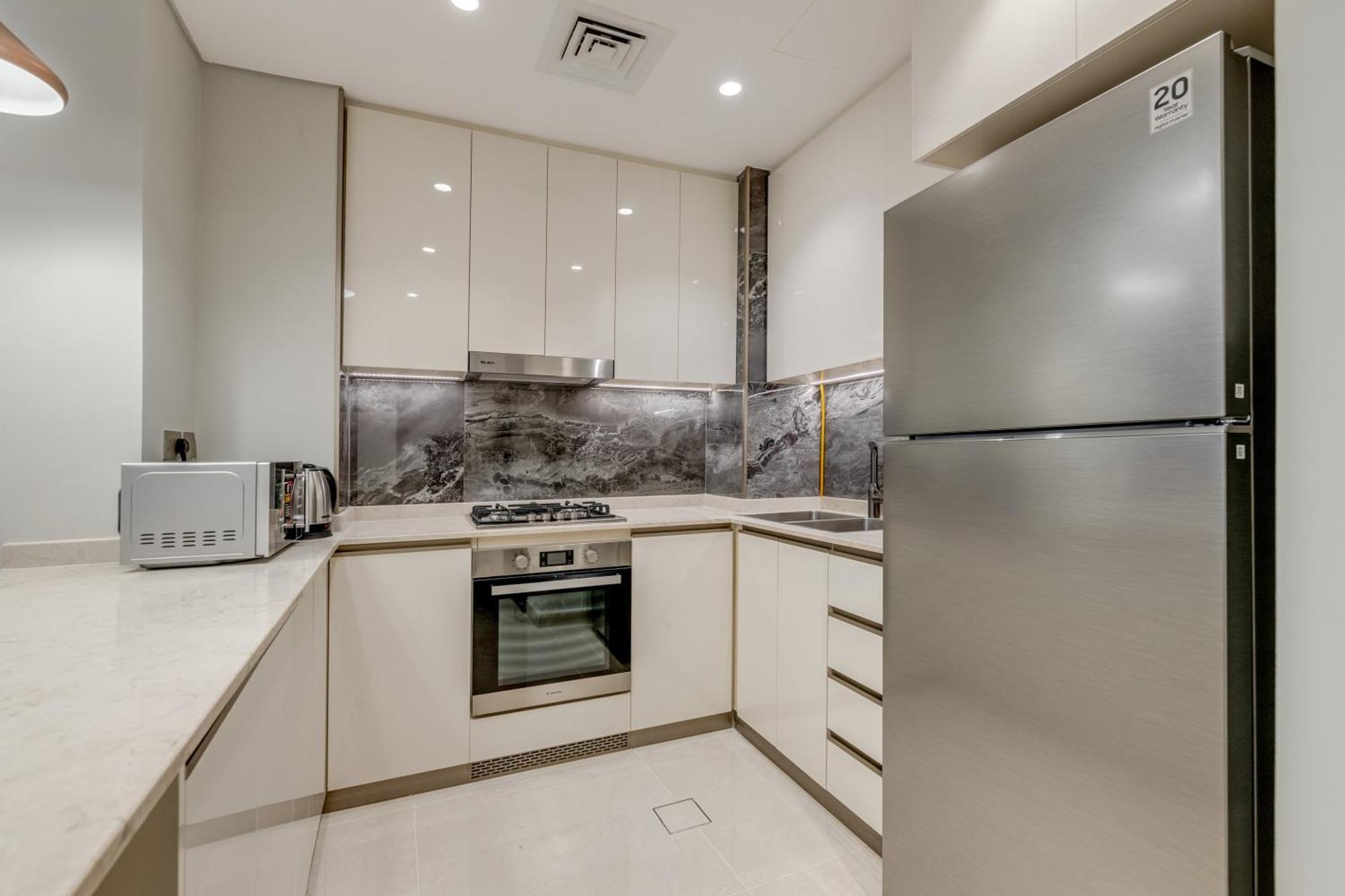 Ramadan Offer!!! Skyline View 1br, King Bed, Bar & Movie Nights *
