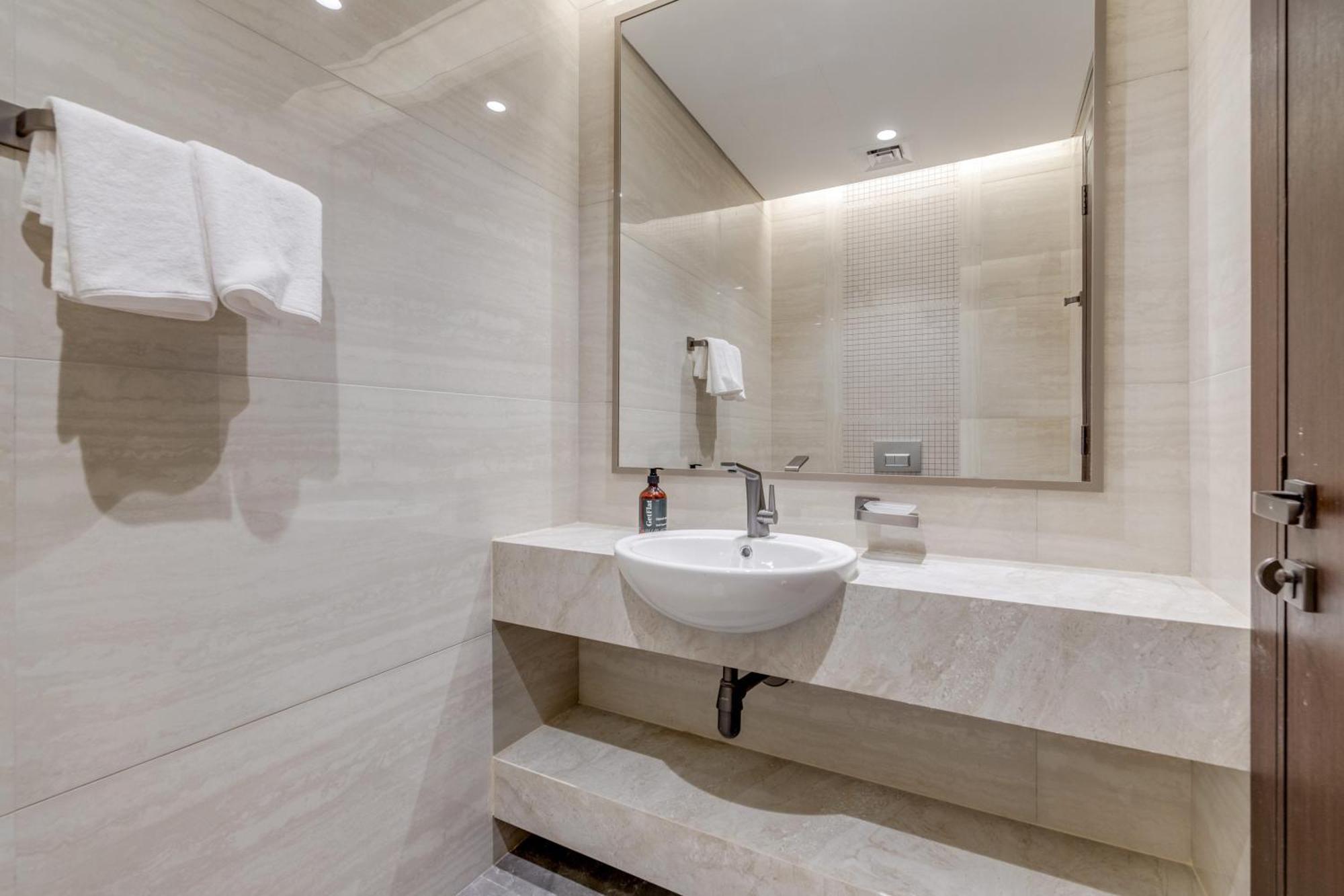 Ramadan Offer!!! Skyline View 1br, King Bed, Bar & Movie Nights