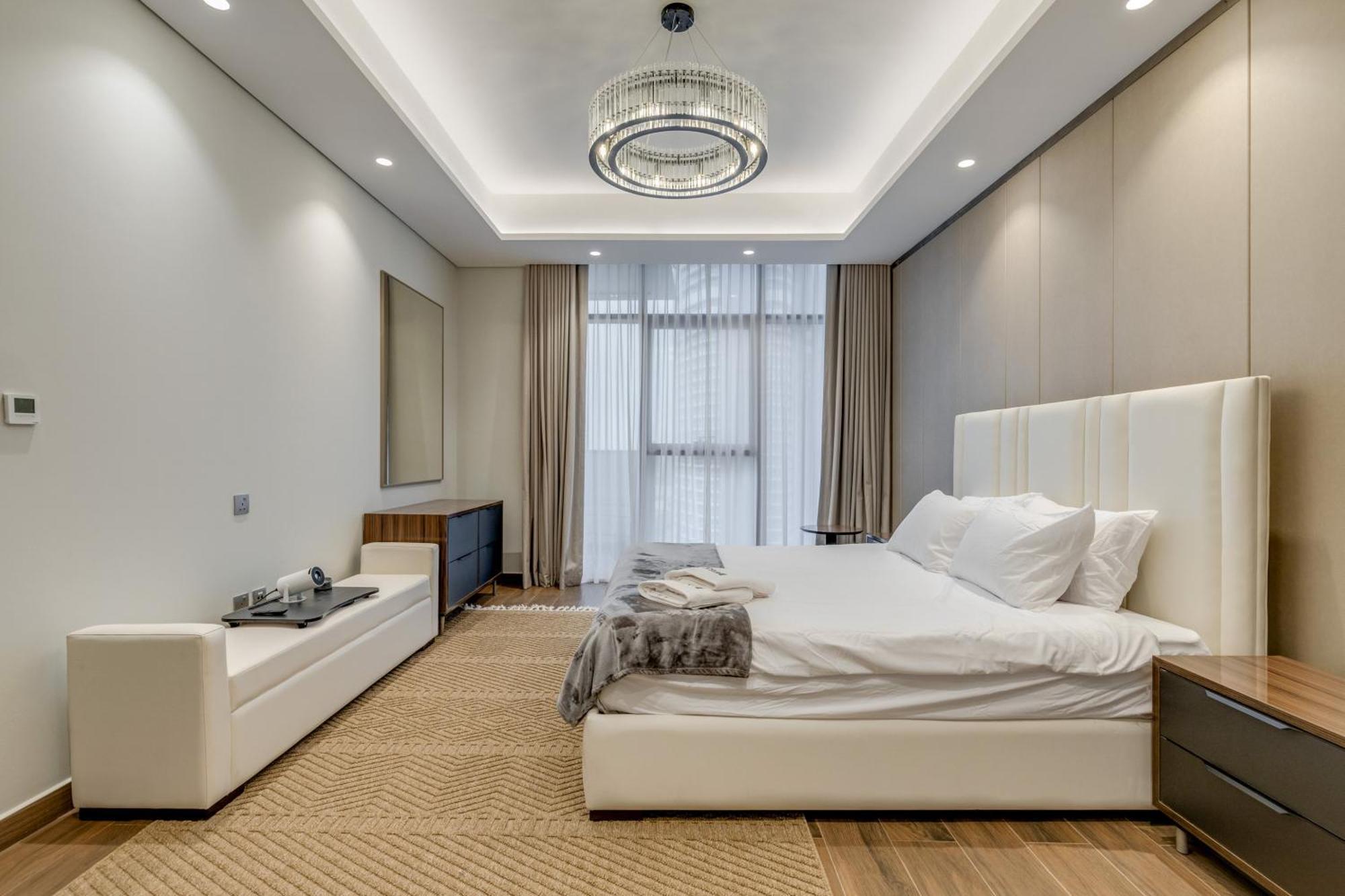 Ramadan Offer!!! Skyline View 1br, King Bed, Bar & Movie Nights * Dubai
