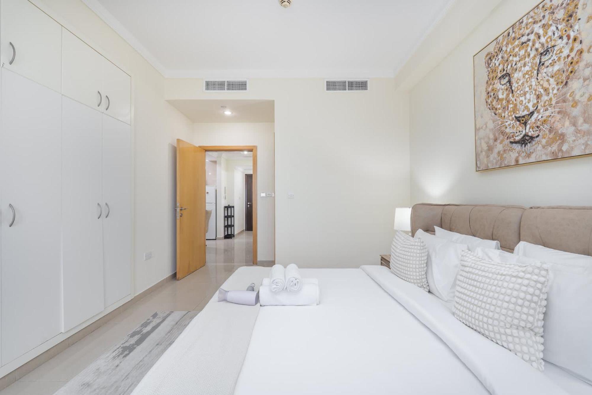 Apartment 1 Bedroom In Marina With Stunning Ain View