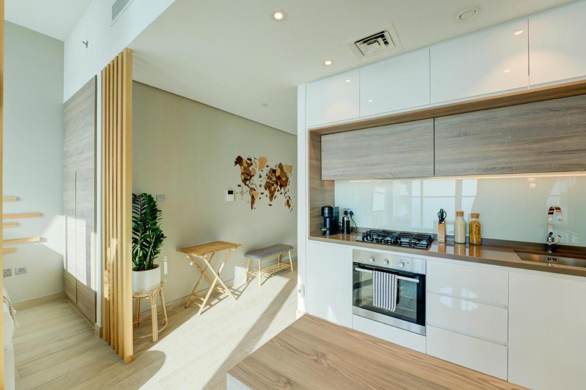 Apartment Higuest - New! Stunning Sea View Studio, Balcony, Pool Dubai