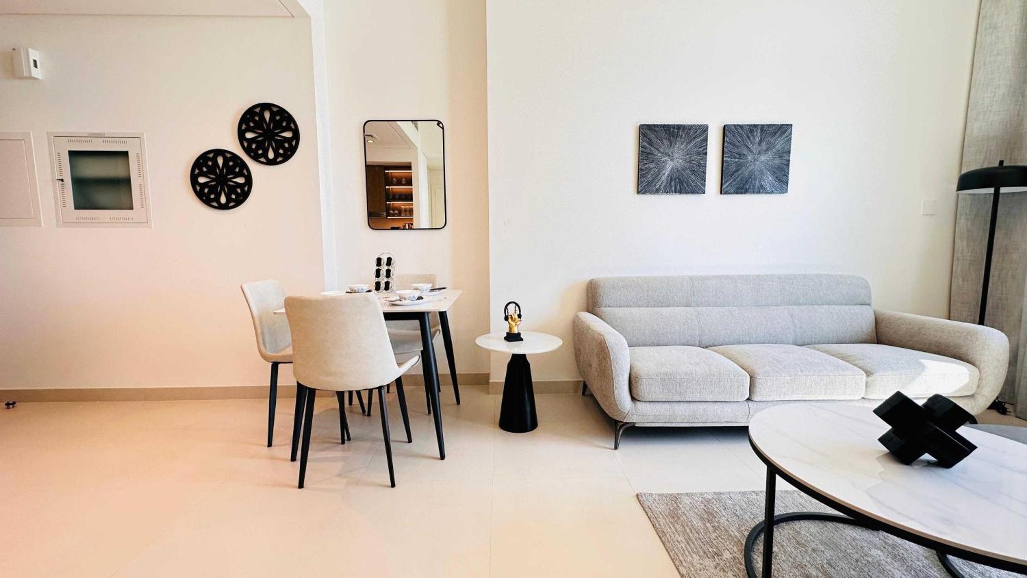 Oyo 1350 Premium 1-bed Burj Crown Dubai