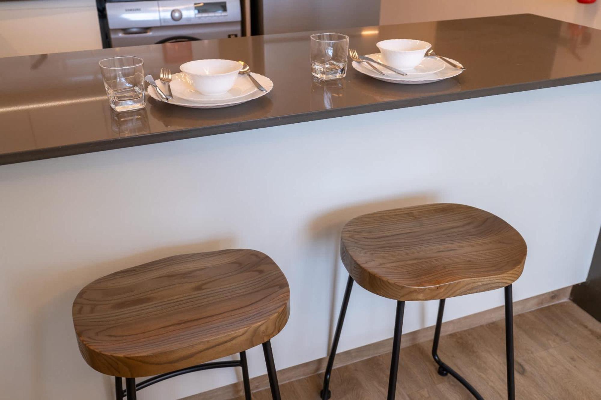 Mesmerizing Located In The Center Of Jvc Daire *