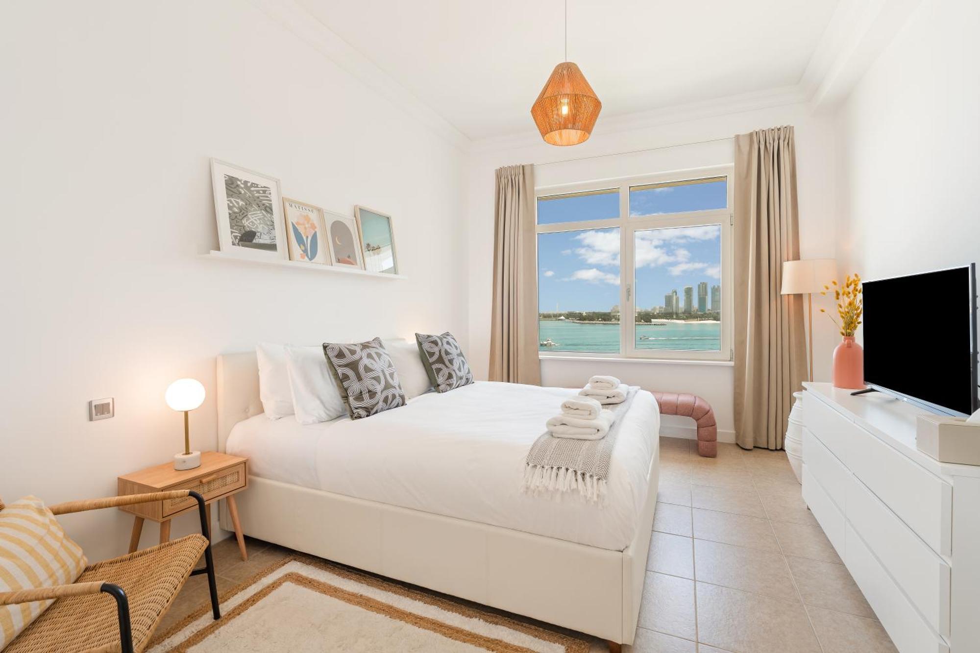 Shoreline Beachfront Apartment With Full Sea View And Pool Palm Jumeirah Apartment *