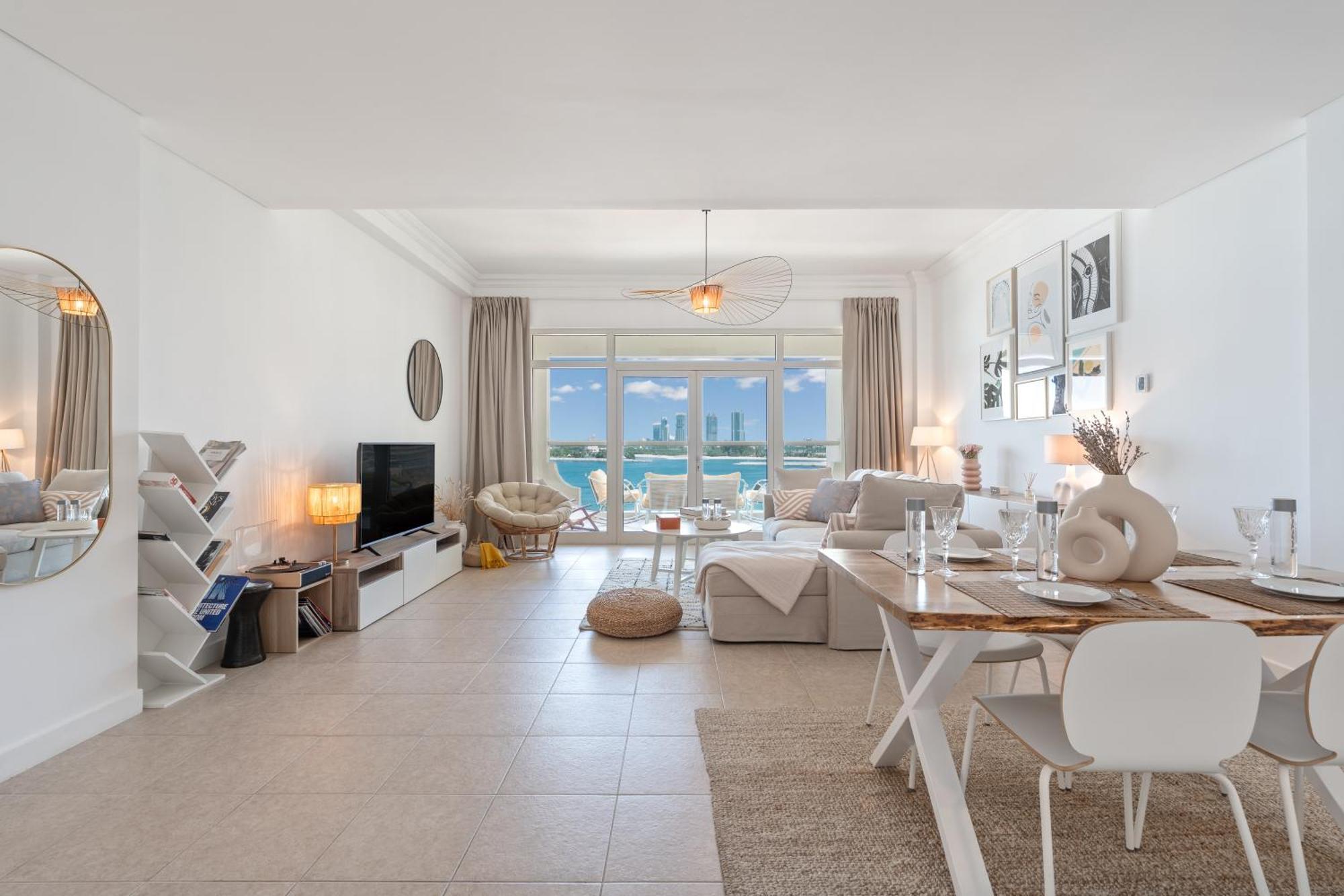 Shoreline Beachfront Apartment With Full Sea View And Pool Palm Jumeirah Dubai