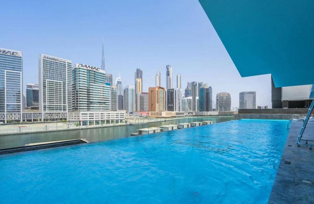 Apartment Luxurious One Bed Near Mall With Burj And Canal View *