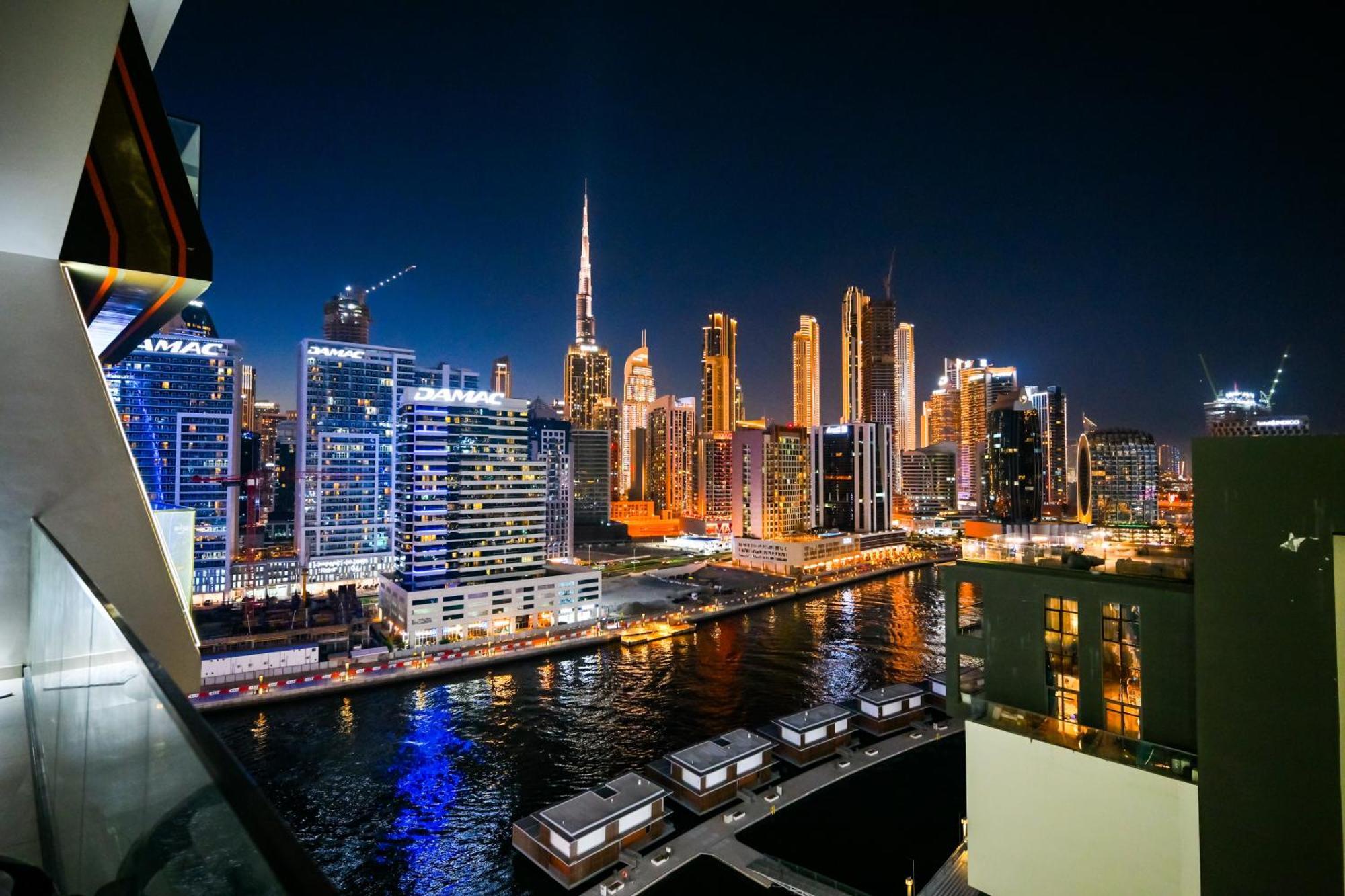 Luxurious One Bed Near Mall With Burj And Canal View