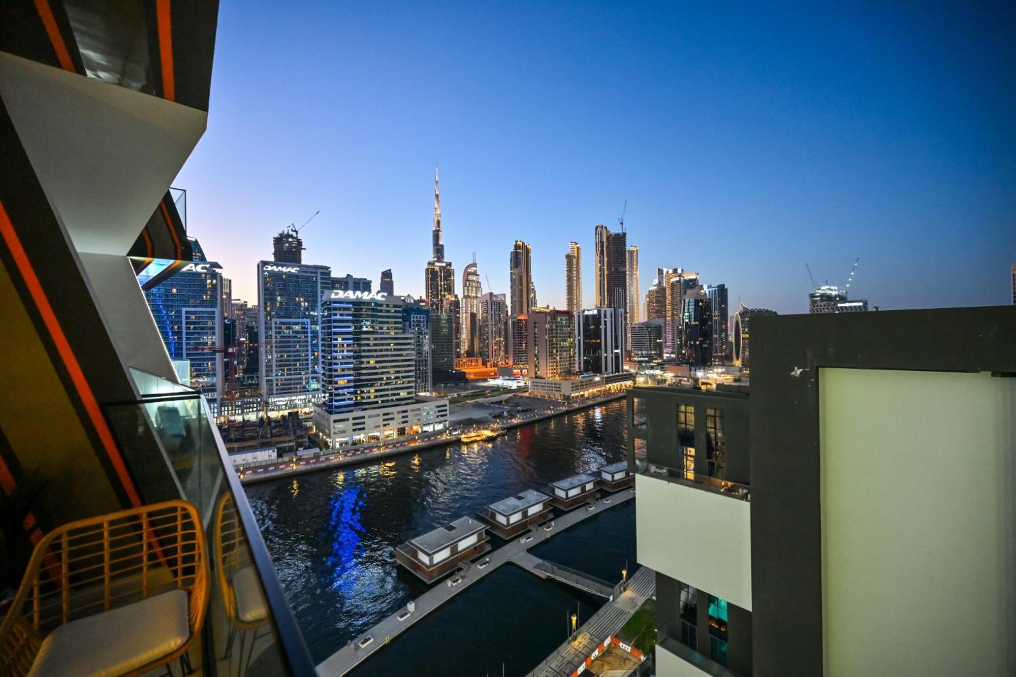 Apartment Luxurious One Bed Near Mall With Burj And Canal View Dubai