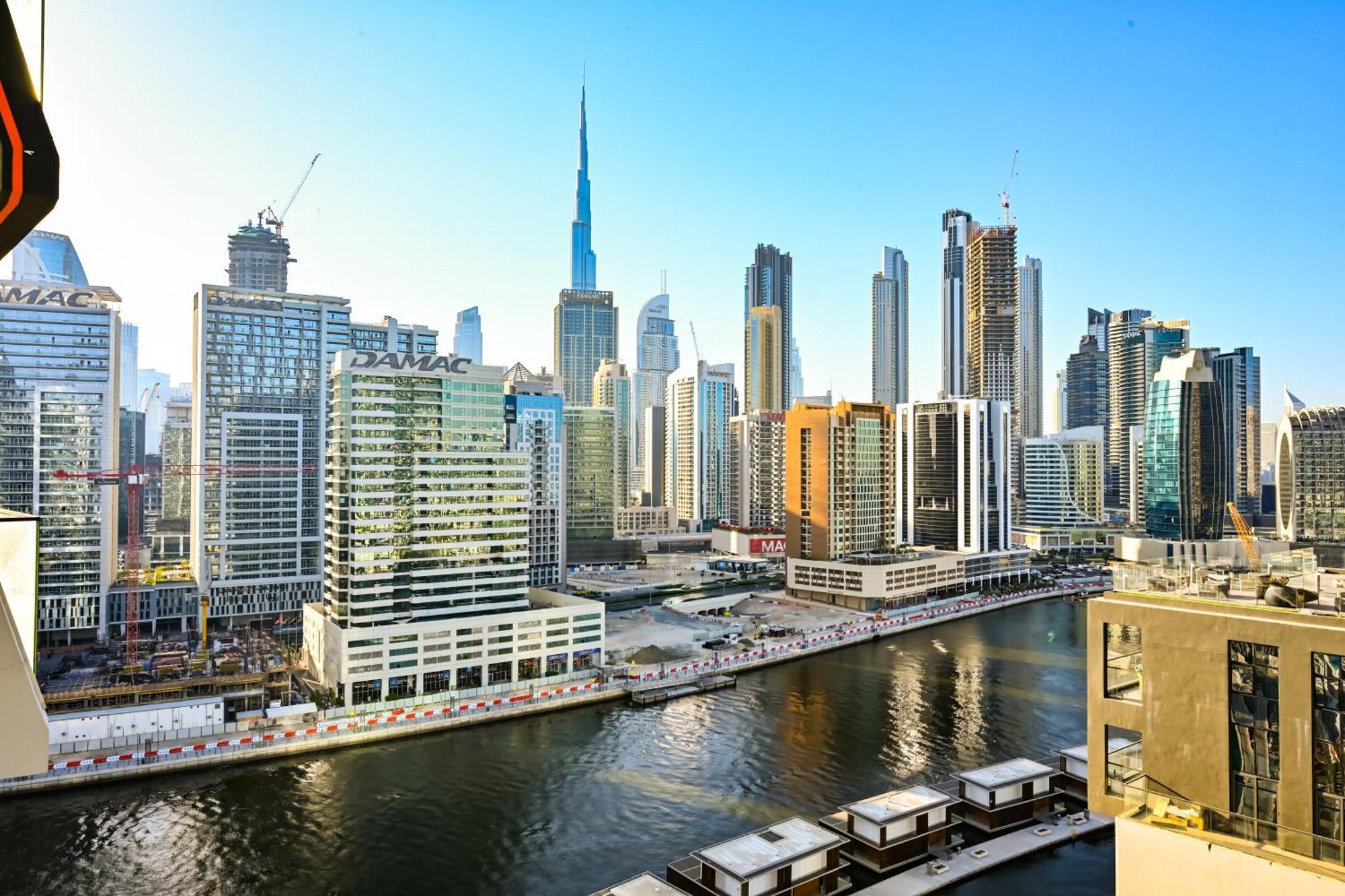 Apartment Luxurious One Bed Near Mall With Burj And Canal View Dubai