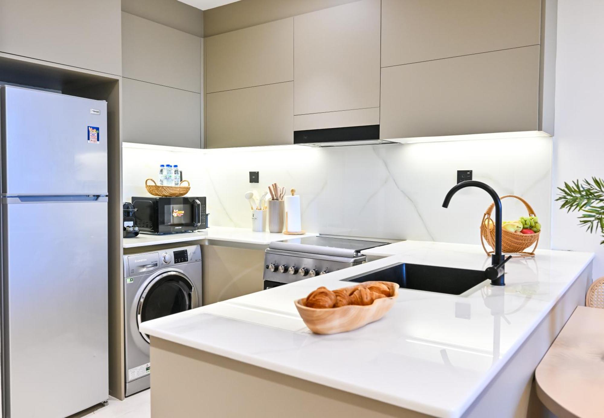 Luxurious One Bed Near Mall With Burj And Canal View Apartment