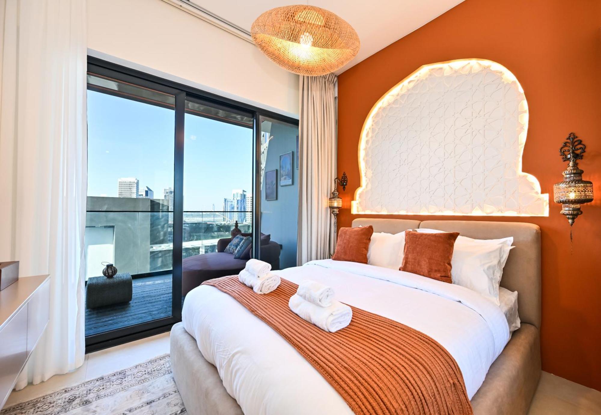 Apartment Luxurious One Bed Near Mall With Burj And Canal View *