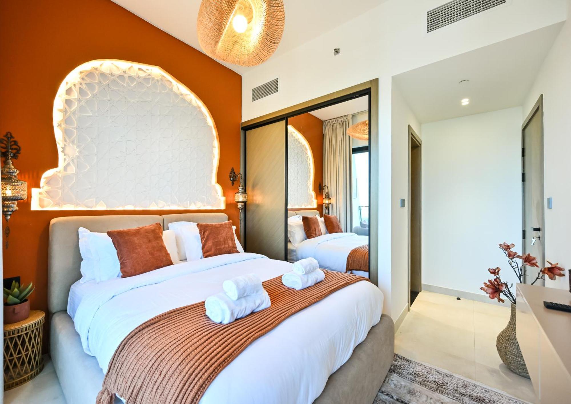 Luxurious One Bed Near Mall With Burj And Canal View *