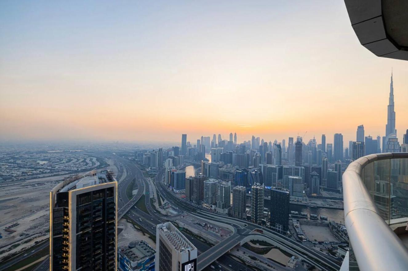 Fivex Paramount 1br Sky * Dubai