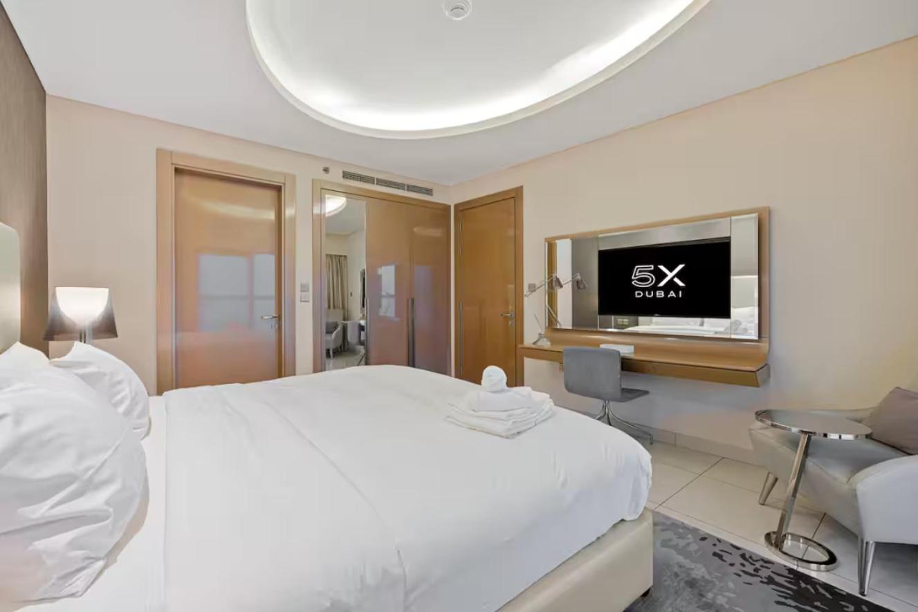 Fivex Paramount 1br Sky *