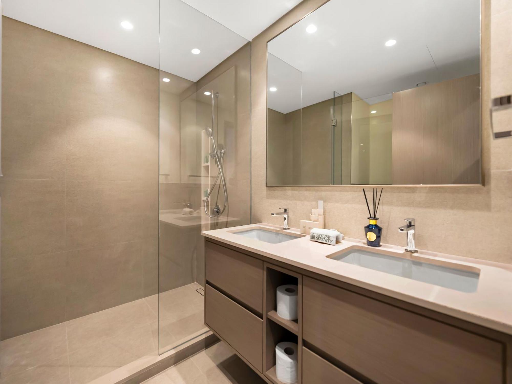 Daire Crown Jewel 2 Bedroom I Iconic Burj Khalifa And Fountain Views I Free Parking, Gym, Pool, Wi-fi And Ps5 I By Skyline Serenity *