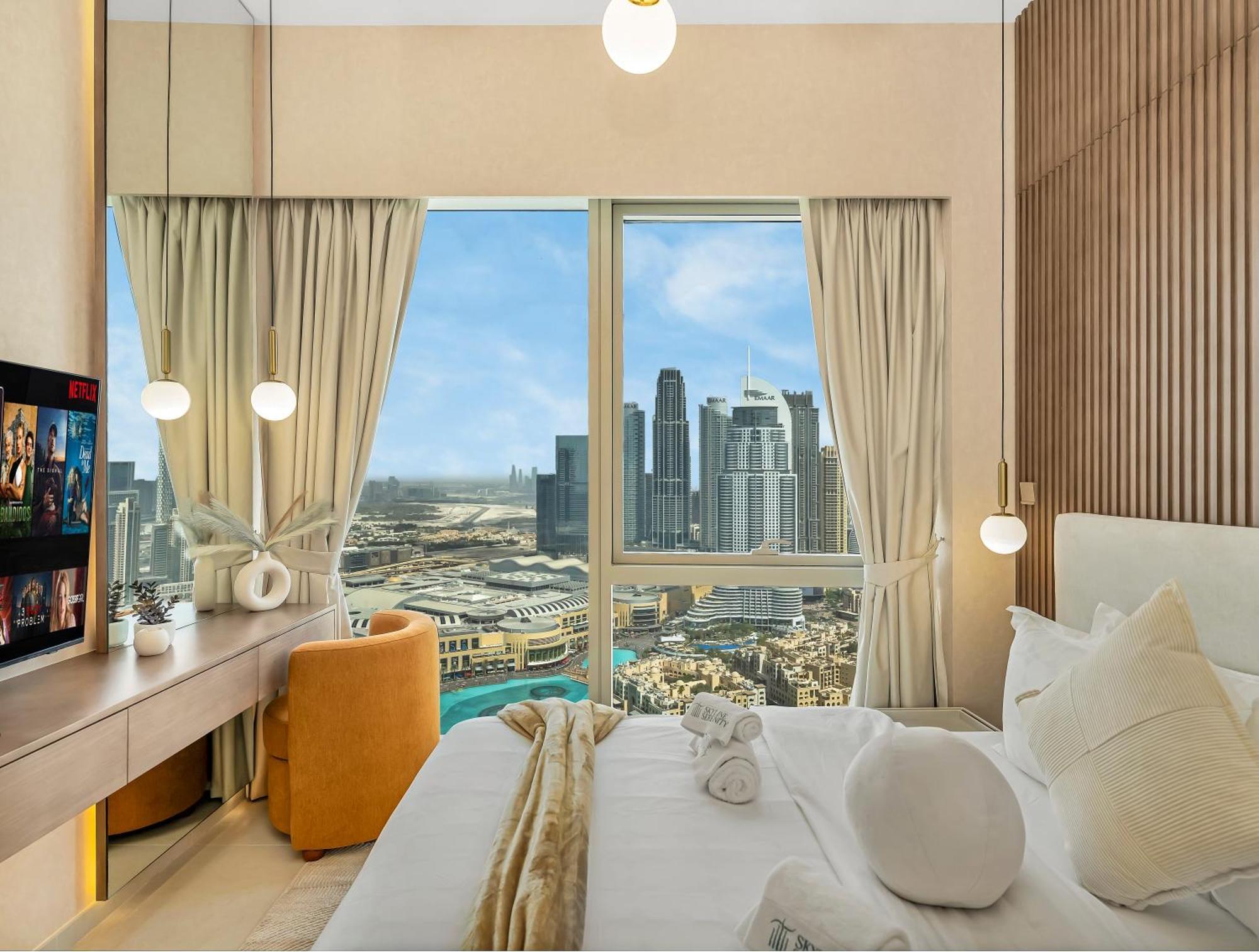 Daire Crown Jewel 2 Bedroom I Iconic Burj Khalifa And Fountain Views I Free Parking, Gym, Pool, Wi-fi And Ps5 I By Skyline Serenity Dubai