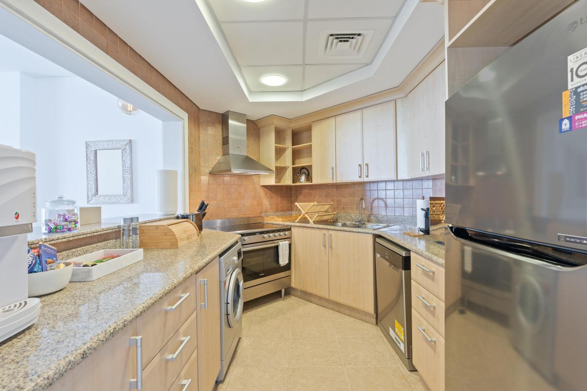 Shoreline Beachfront Apartment With Full Sea View And Pool Palm Jumeirah Apartment