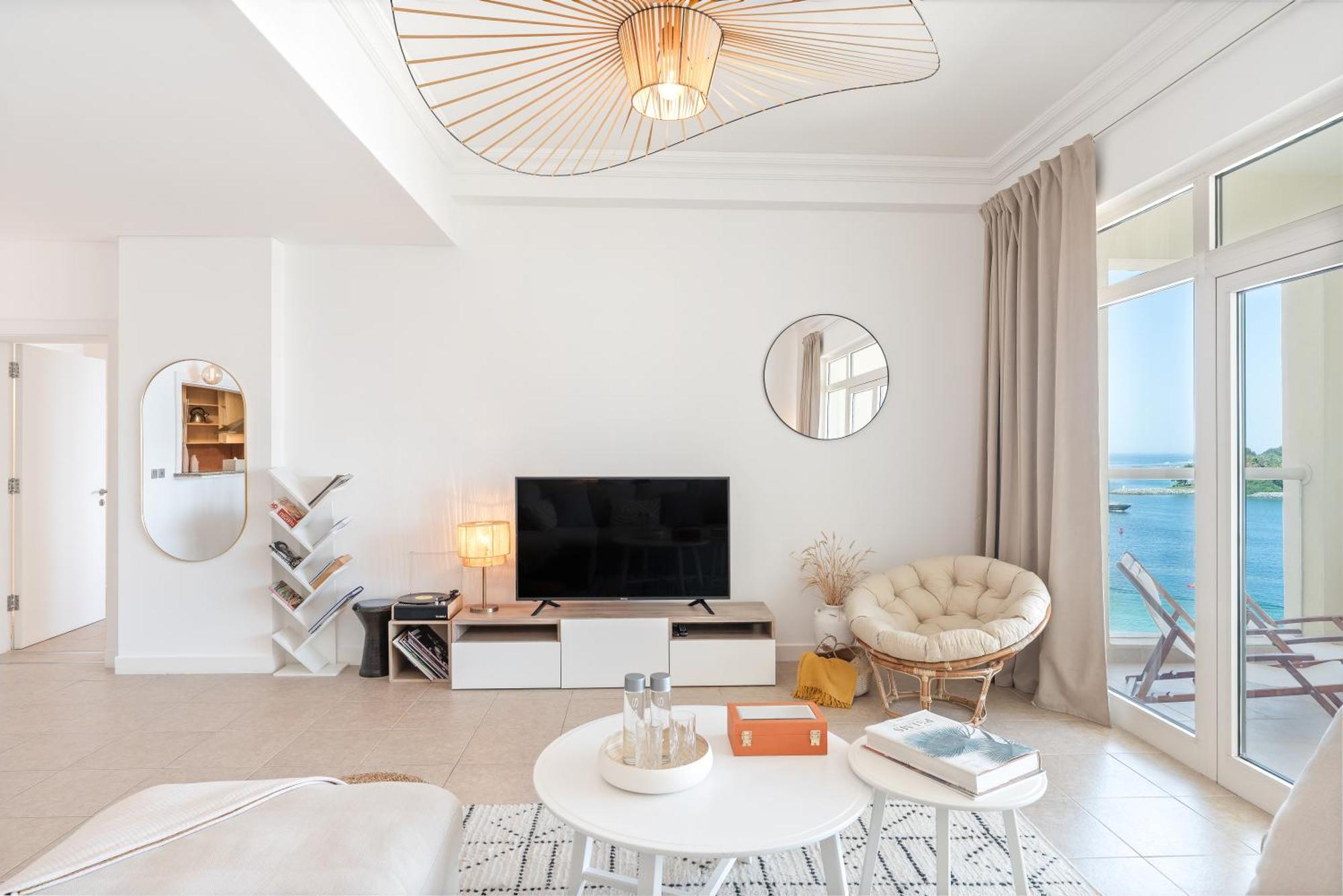 Shoreline Beachfront Apartment With Full Sea View And Pool Palm Jumeirah
