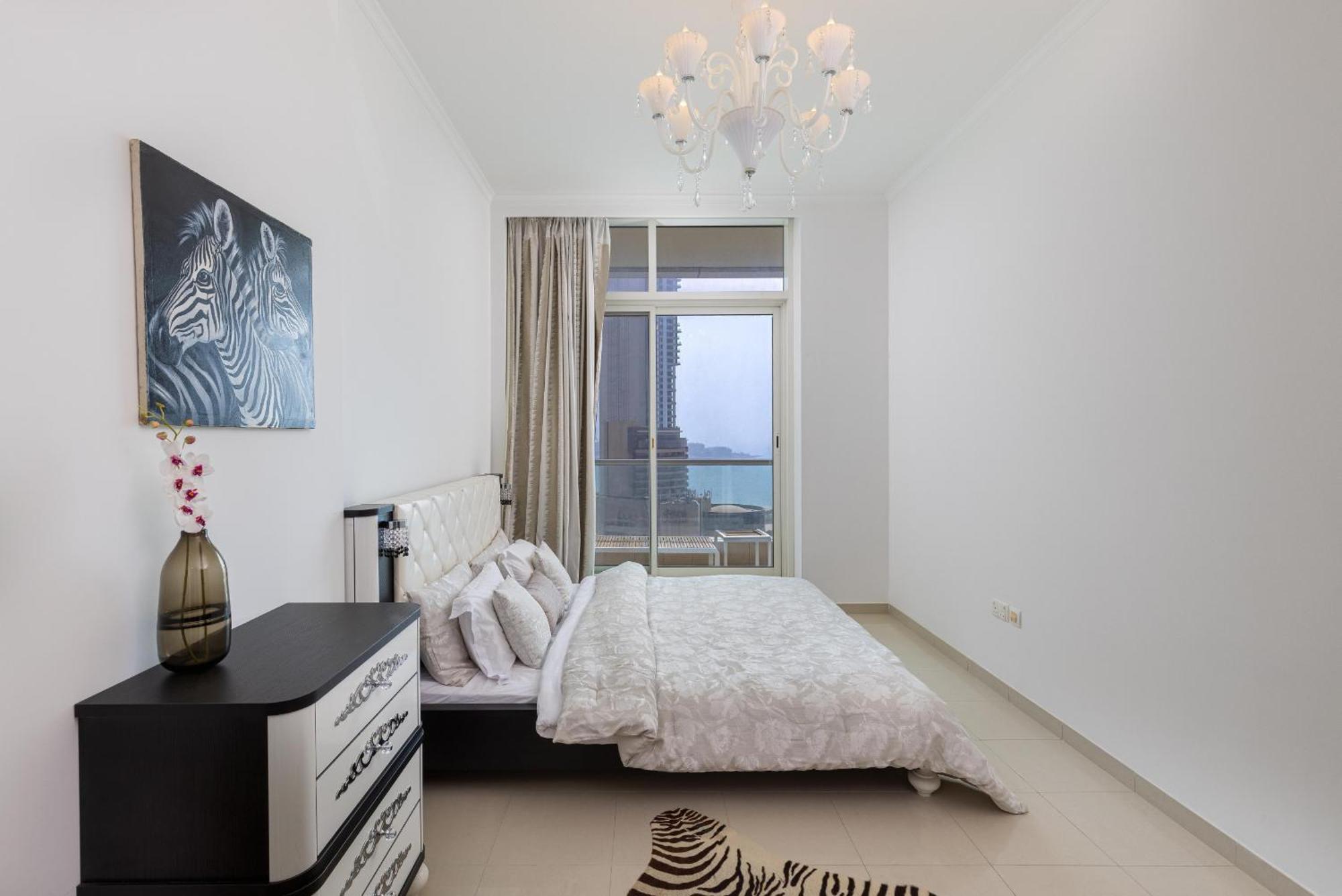 Apartment Vayk - Spacious One Bedroom Dubai